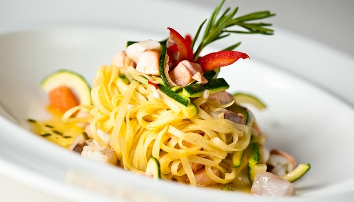 Italienische Pasta mit Zucchini